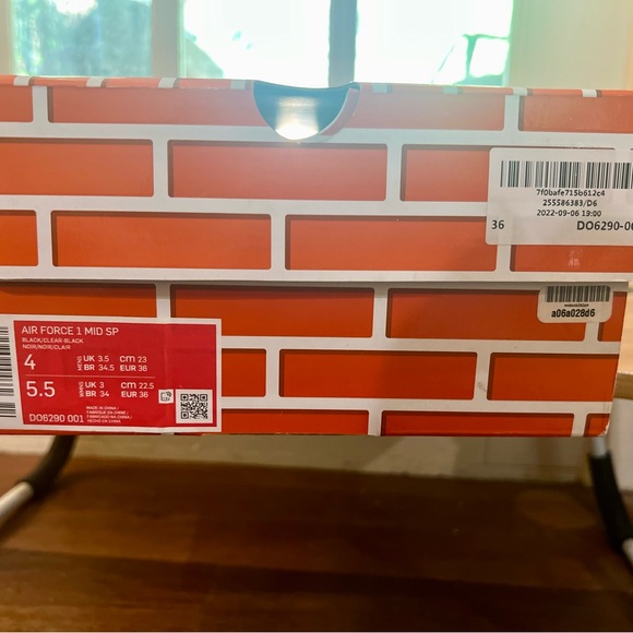 Brand new Nike Off-White Air Force 1’s!! Never worn, comes with box! - Picture 3 of 10